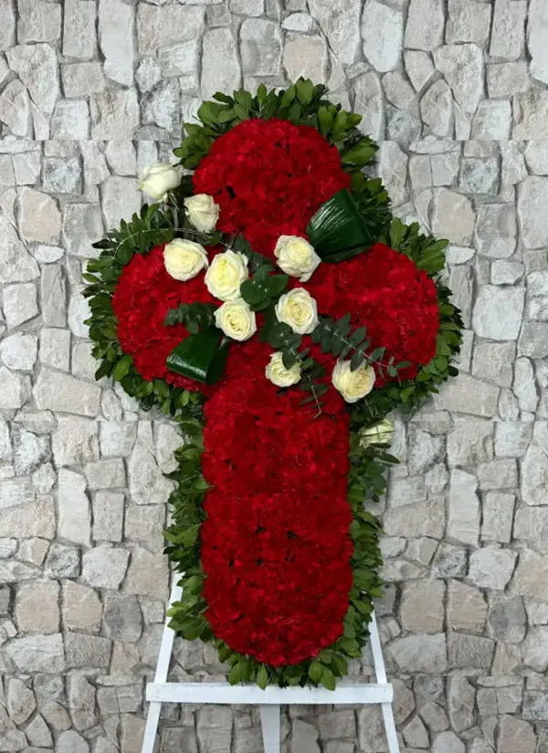 Cruz de flores Carmín