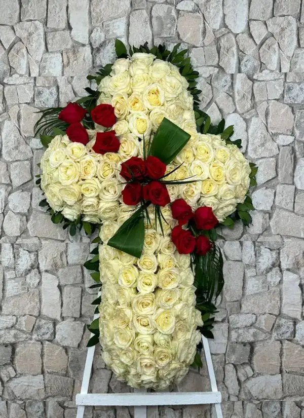 Cruz de rosas Nácar