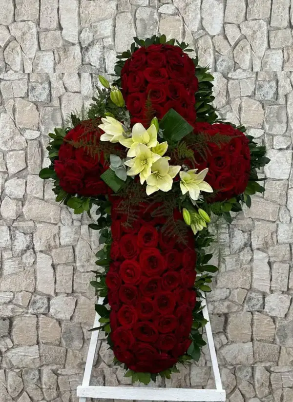 Cruz de rosas Rubí